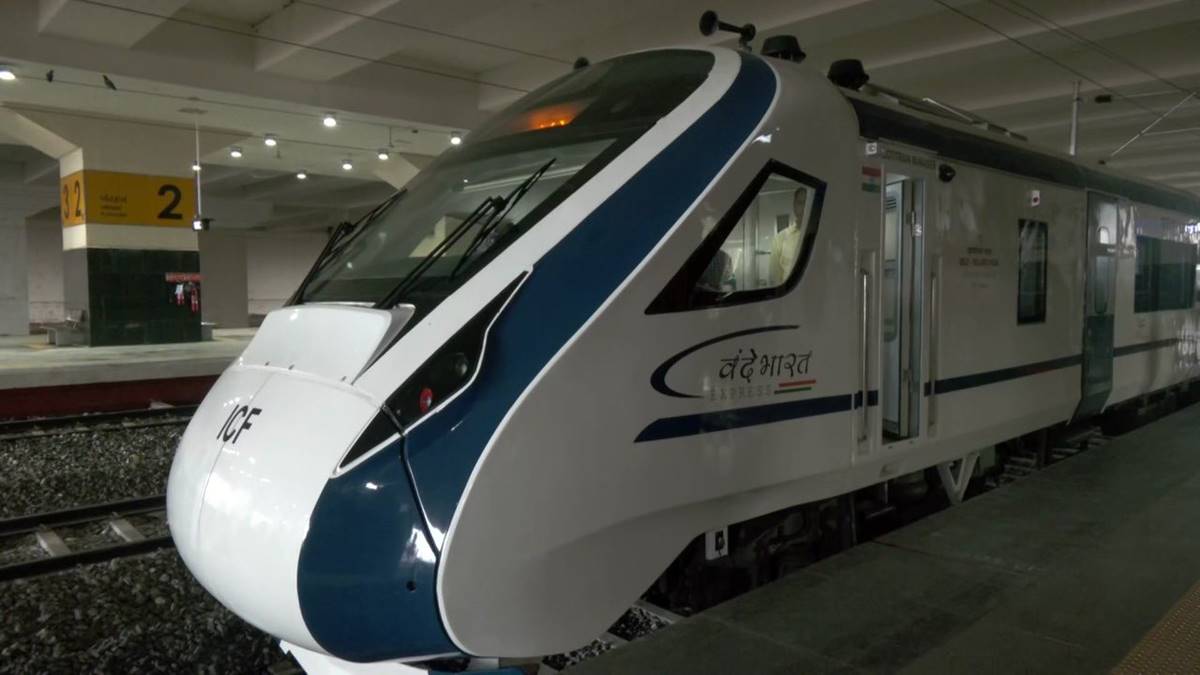 वंदे भारत: पीएम मोदी करेंगे मुंबई-गांधीनगर ट्रेन का उद्घाटन